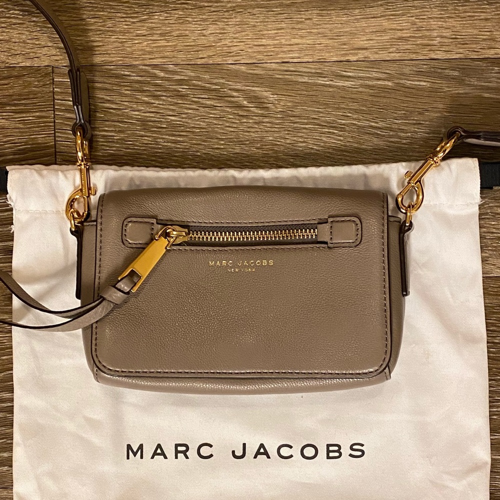 MARC JACOBS Crossbody Bag in Cream/Tan Like New